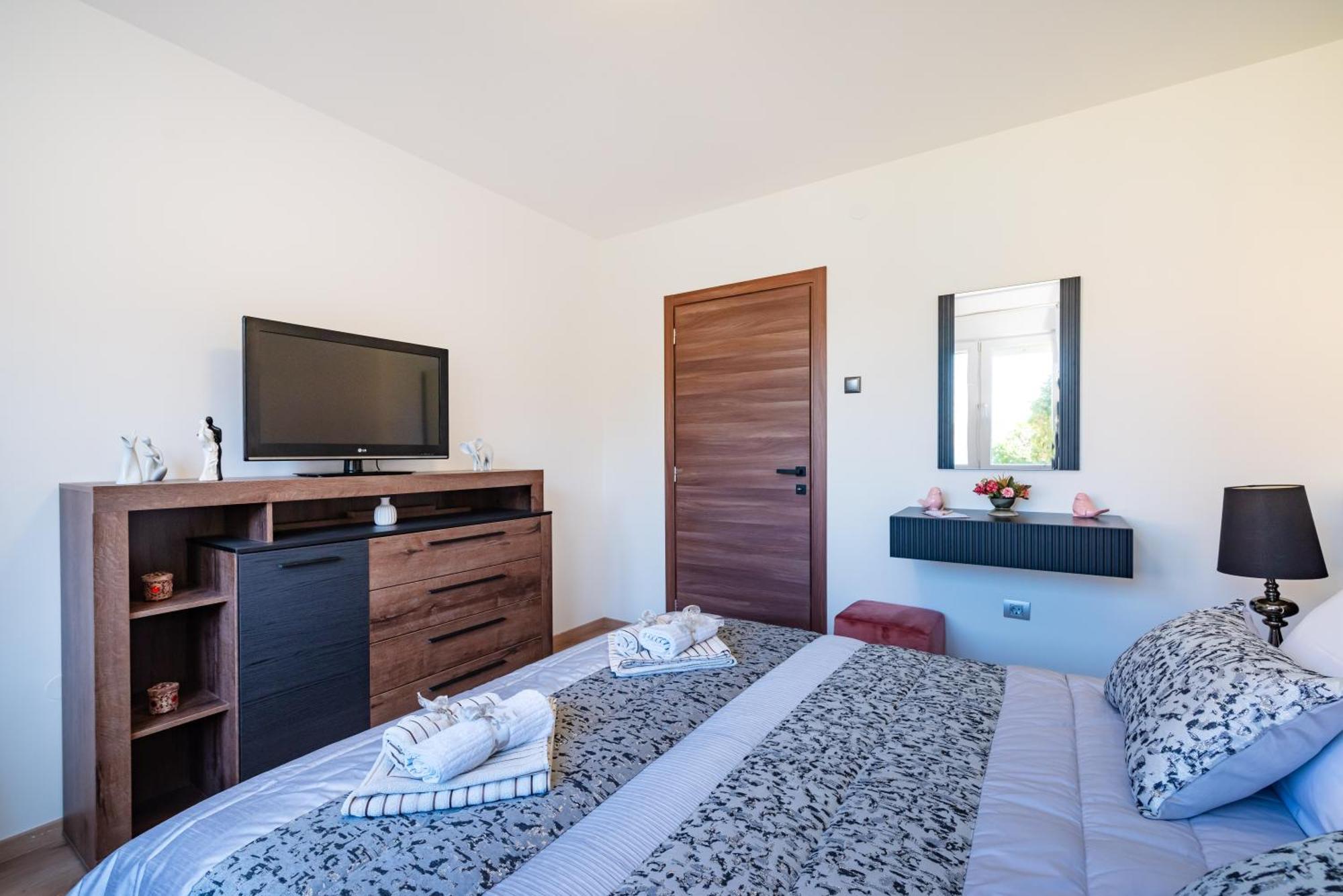 Kolovare Garden Oasis - First Row By Sea Apartment Задар Екстериор снимка