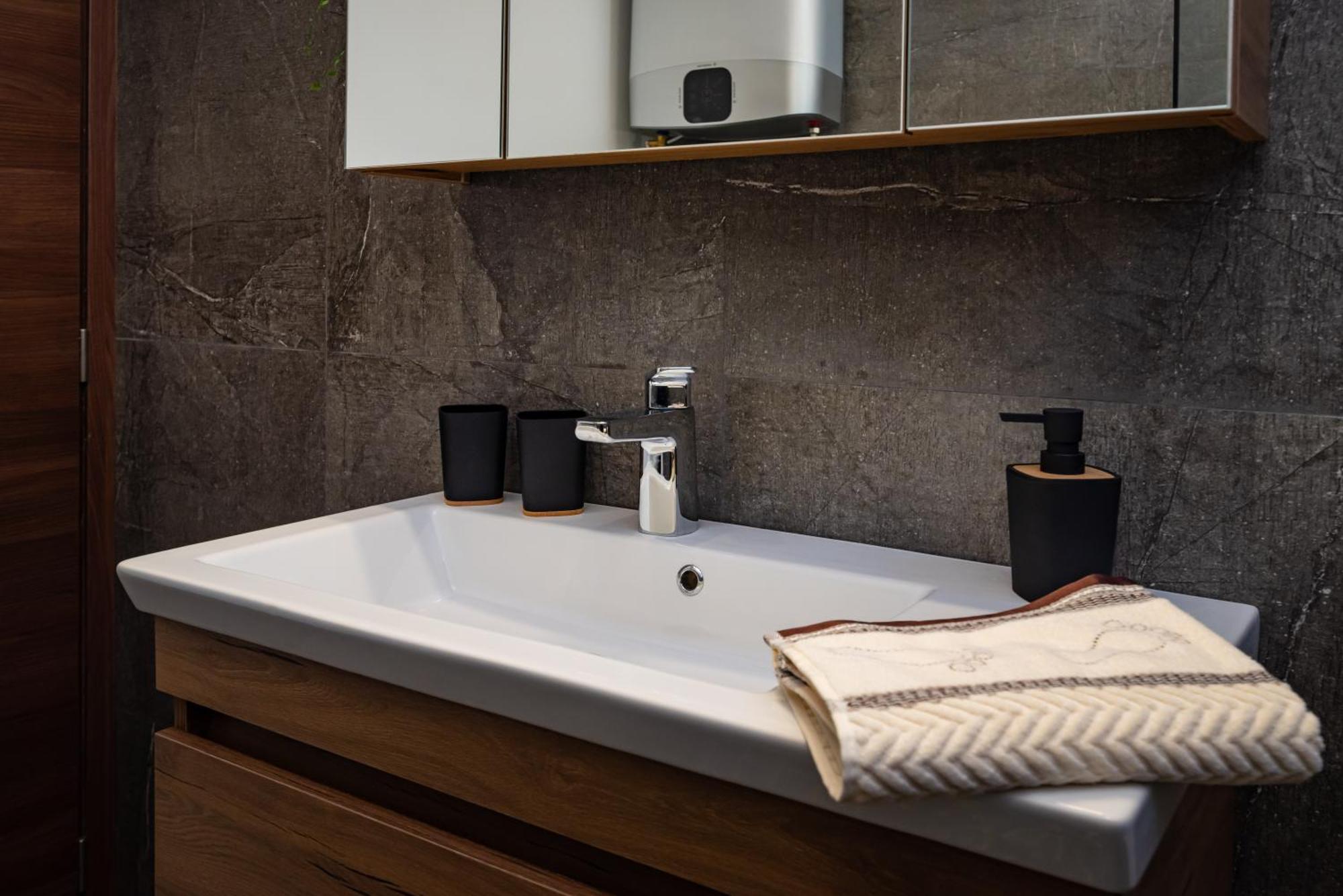 Kolovare Garden Oasis - First Row By Sea Apartment Задар Екстериор снимка
